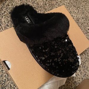 Women’s size 8 ugg sequence slippers